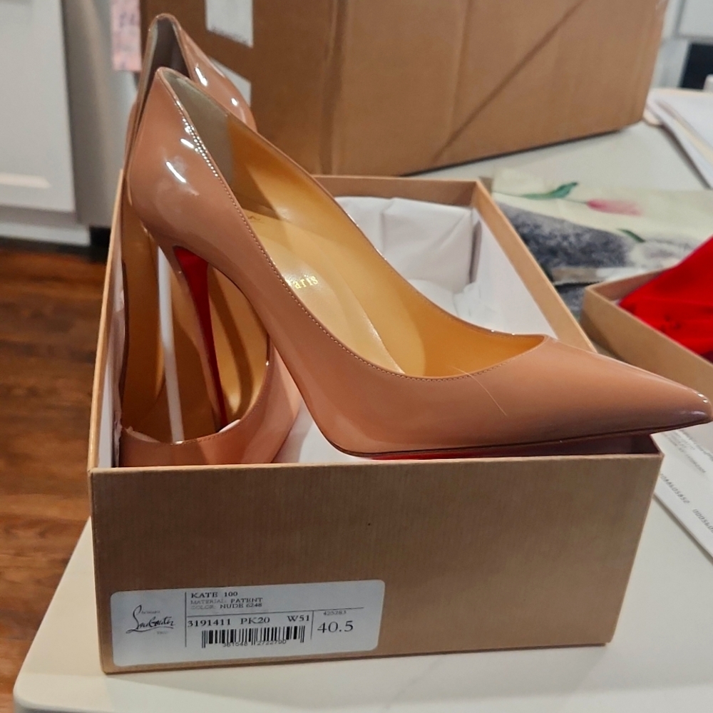 Christian Louboutin Kate 40.5 Nude